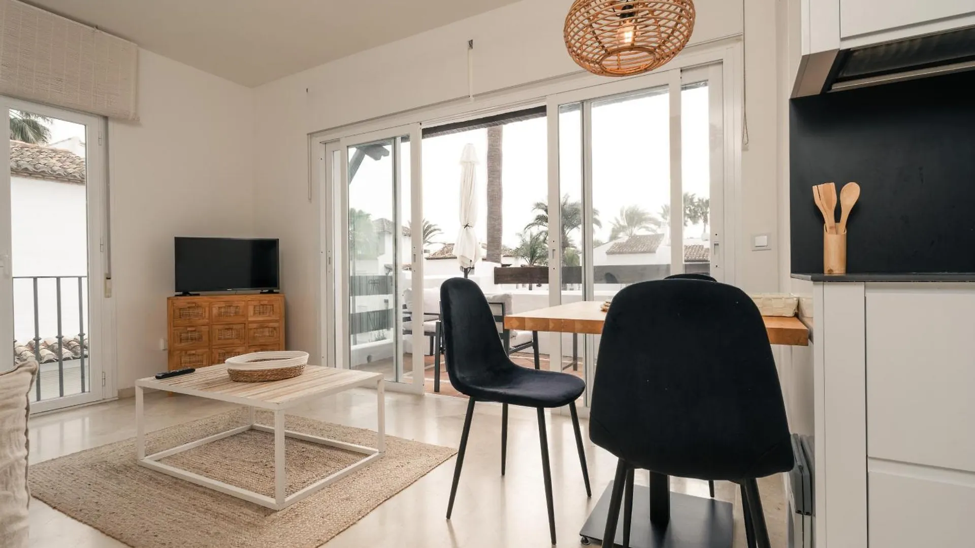Costalita Corner Apartment Estepona
